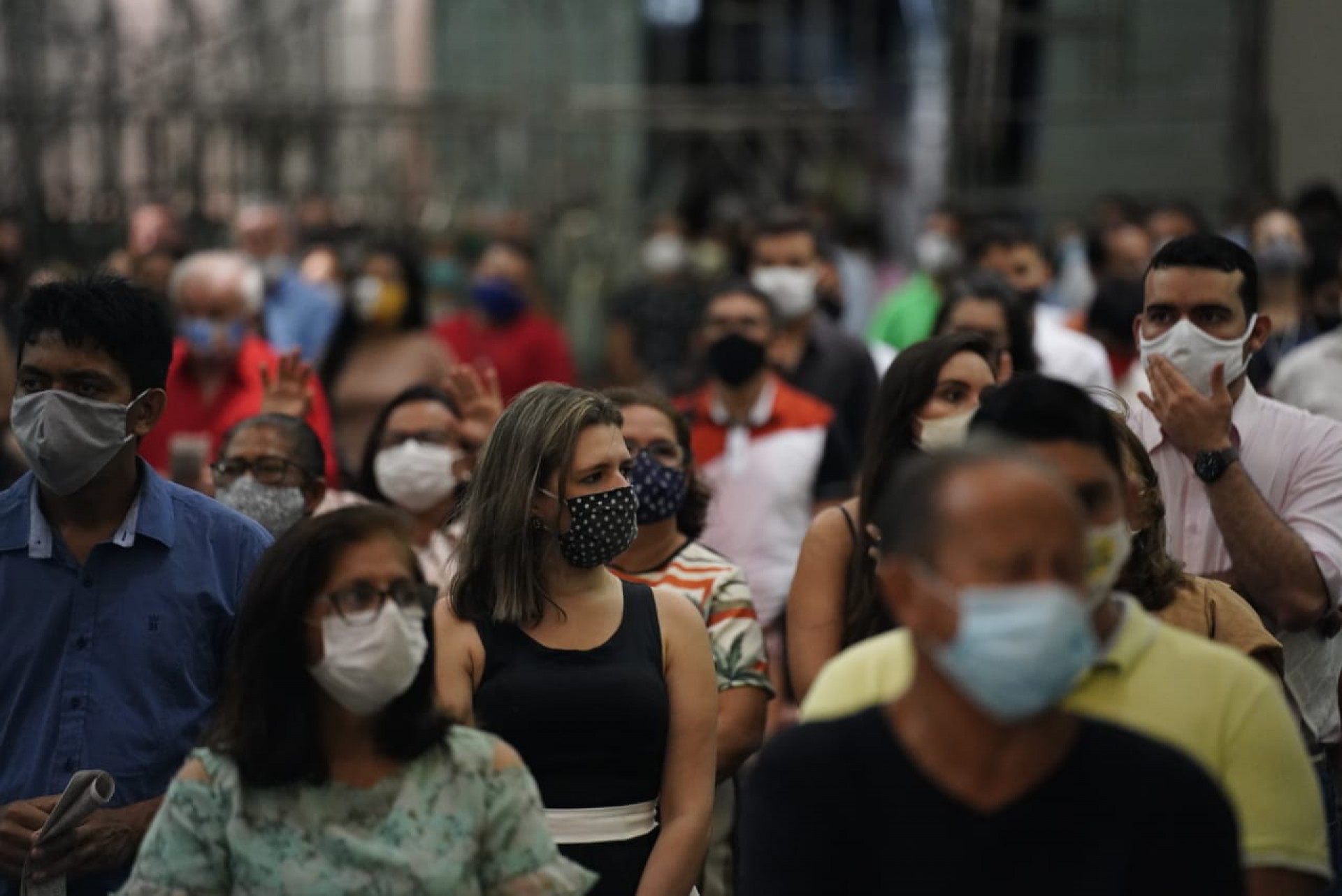 Uso obrigatório de máscaras por causa da Covid-19 se tornou essencial para combater a epidemia
