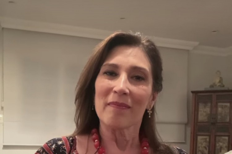 No vídeo, a atriz ressalta a época natalina enquanto Nicette estava viva e o que hoje ela representa: 