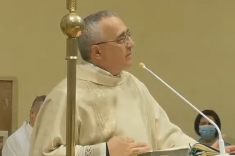 O vídeo da homilia de Natal – interrompido por estrondosos aplausos dos fiéis presentes – já se tornou viral nas redes sociais