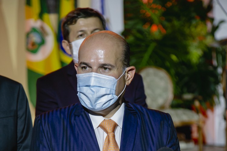 FORTALEZA, CE, BRASIL, 01.01.2021: Roberto Claudio (PDT). Posse de Sarto Nogueira (PDT) como novo Prefeito de Fortaleza no Paço Municipal com entrega da Faixa de Roberto Claudio (PDT). Em época de COVID-19. (Foto: Aurelio Alves/O POVO).