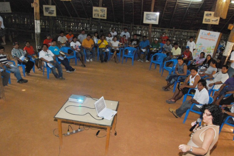 A professora Selma Santiago em um dos cursos que ministrou 
