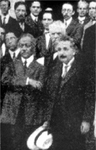 Vice-presidente da Academia Brasileira de Ciências, Juliano Moreira recebeu o alemão Albert Einstein em sua primeira visita ao Brasil em 1925 Vice-presidente da Academia Brasileira de Ciências, Juliano Moreira recebeu o alemão Albert Einstein em sua primeira visita ao Brasil em 1925
