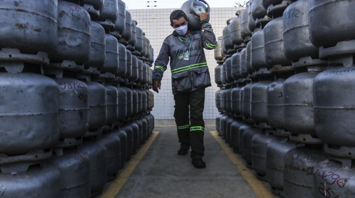 Vale gás federal será pago dia 9 com aumento de 50%