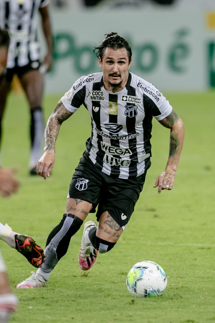 Vina é líder em gols e assistências no time (Foto: Fotos: Aurelio Alves)