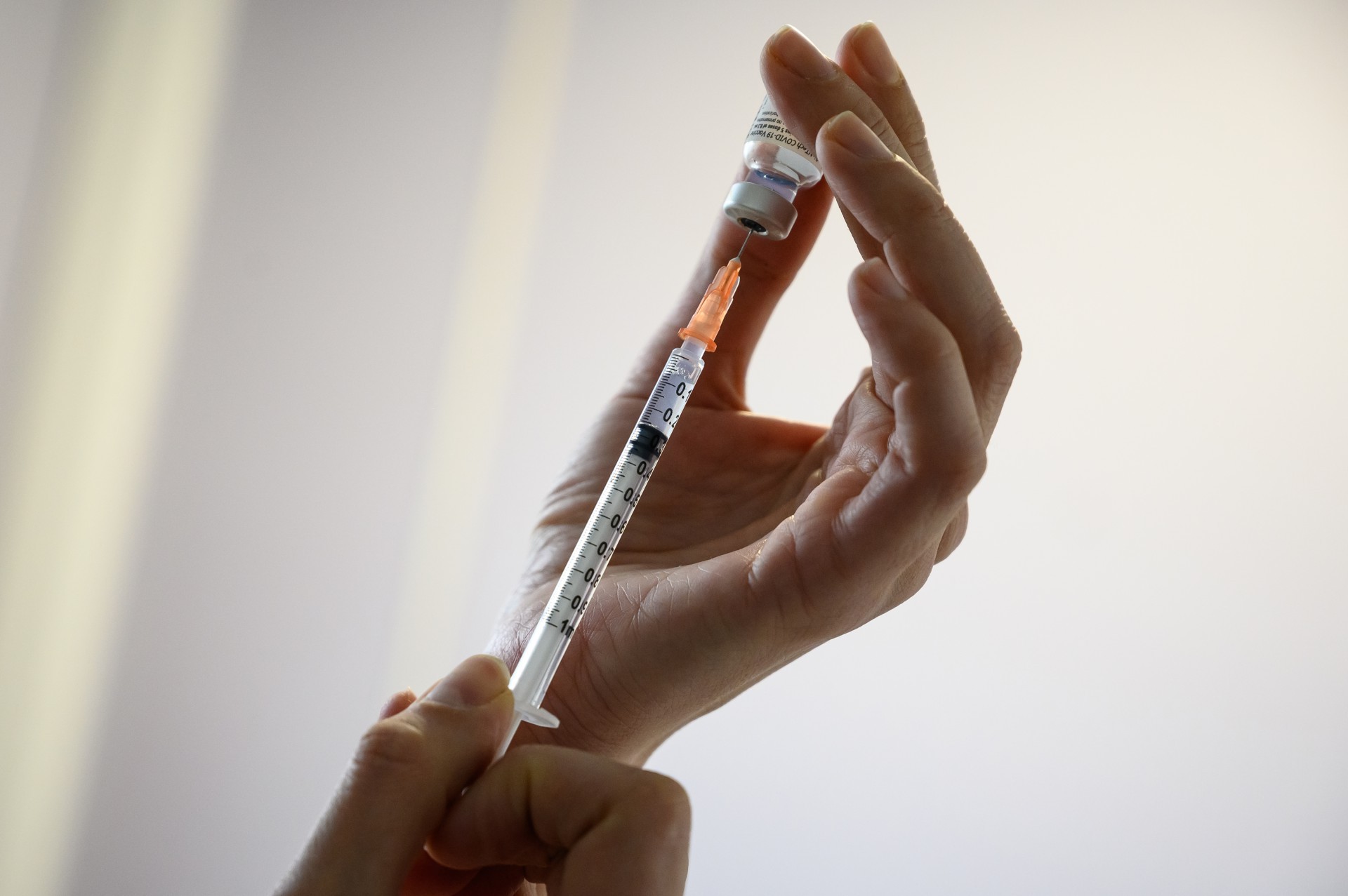 Vacinação contra Covid-19 (Foto: BERTRAND GUAY / AFP)