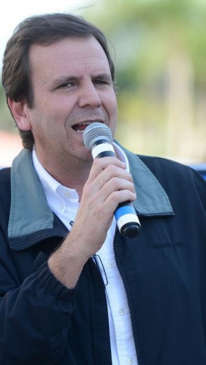 Paes confirma sa&iacute;da da prefeitura do Rio de Janeiro para disputar o governo do Estado;