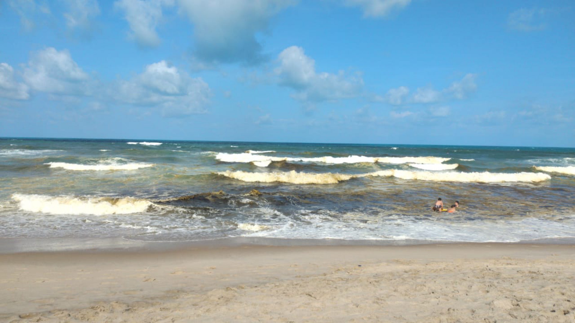 ￼Projeto prevê pontos de captação da água do mar na Praia do Futuro, em Fortaleza (Foto: Thaís Mesquita/O POVO)