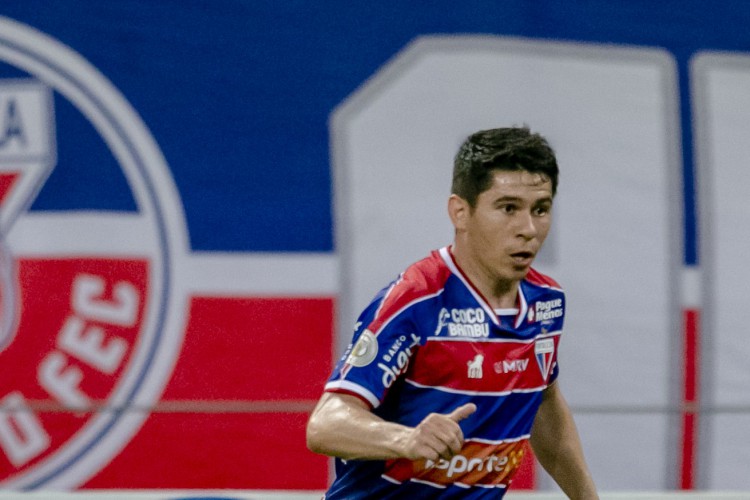 Fortaleza de Osvaldo (foto) encara o Santos hoje, em jogo válido pelo Brasileirão; você pode assistir à transmissão ao vivo em dois canais da TV fechada