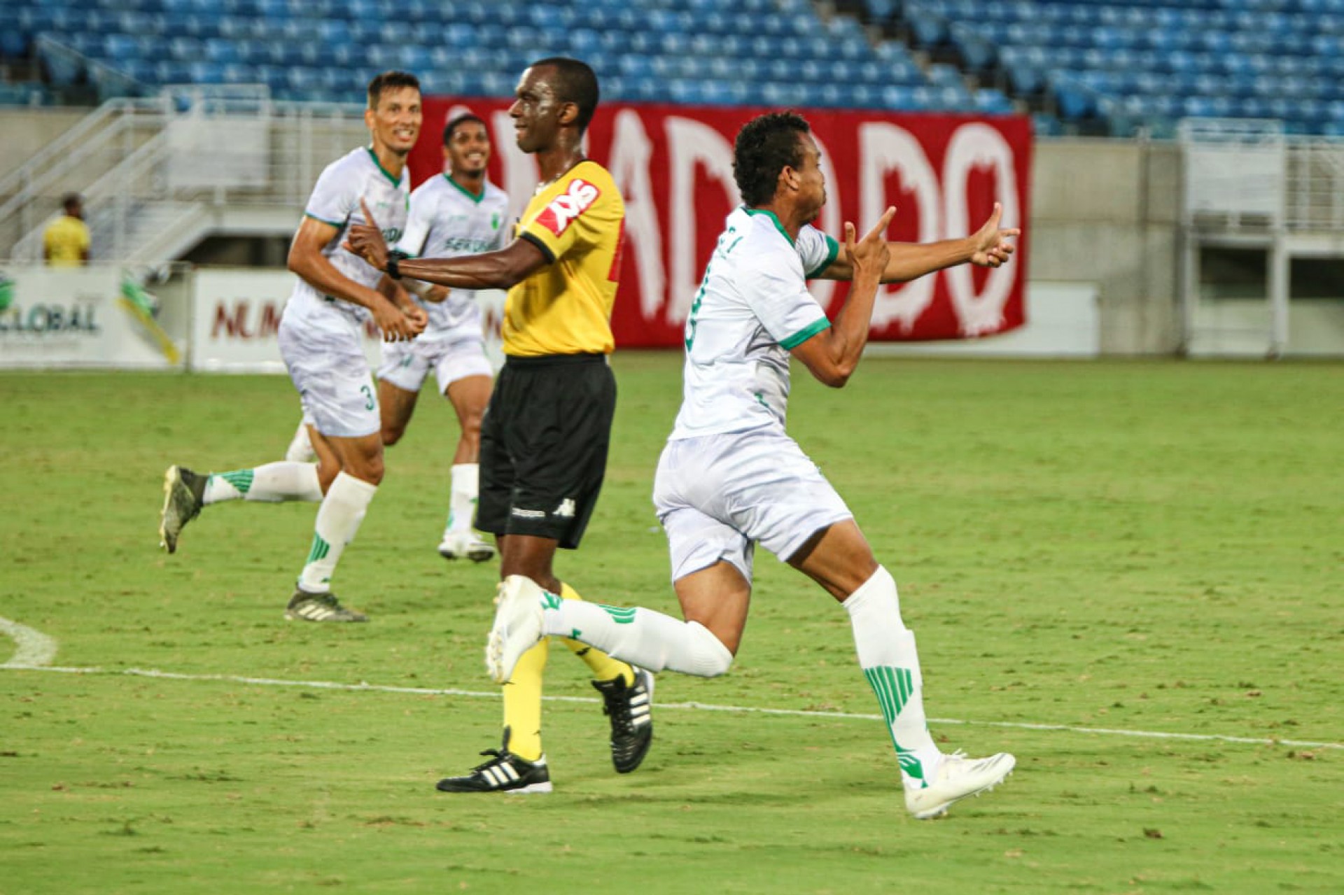 ￼NÚBIO Flávio, do Floresta, marcou o gol do acesso à Série C (Foto: Ronaldo Oliveira / ASCOM Floresta EC)