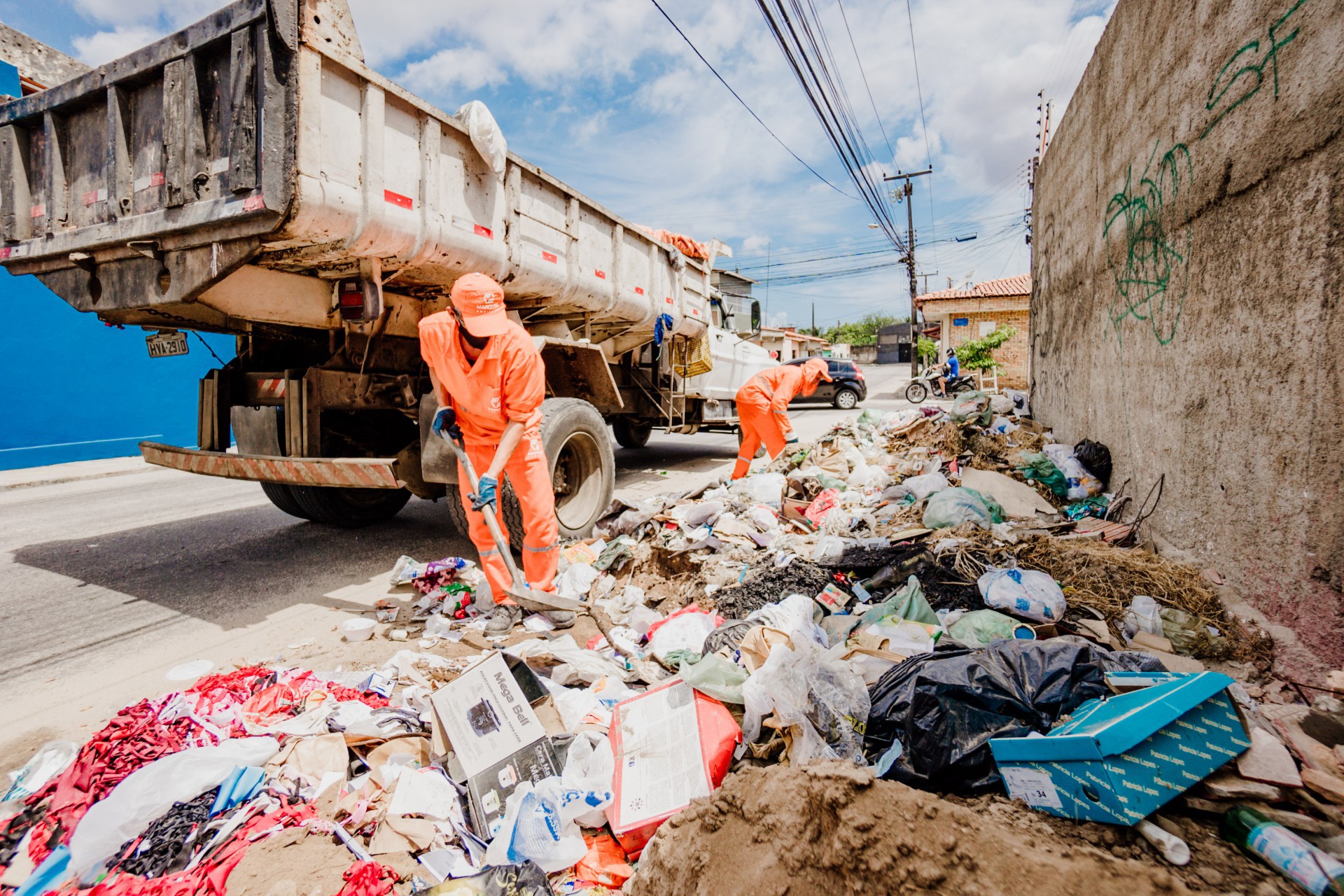 No Brasil, é desperdiçado por ano o equivalente a 400,04 bilhões de garrafas plásticas de um litro (Foto: JÚLIO CAESAR)