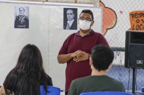Foto: FORTALEZA, CE, BRASIL, 14.01.2021: A EEFM Bárbara de Alencar realiza aulões preparatorios para os alunos que vao fazer Enem. (Foto: Thais Mesquita/OPOVO) FORTALEZA, CE, BRASIL, 14.01.2021: A EEFM Bárbara de Alencar realiza aulões preparatorios para os alunos que vao fazer Enem. (Foto: Thais Mesquita/OPOVO)