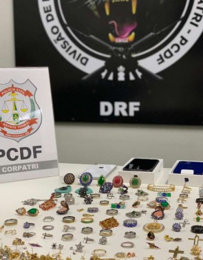 Material apreendido após furto a joalheria 