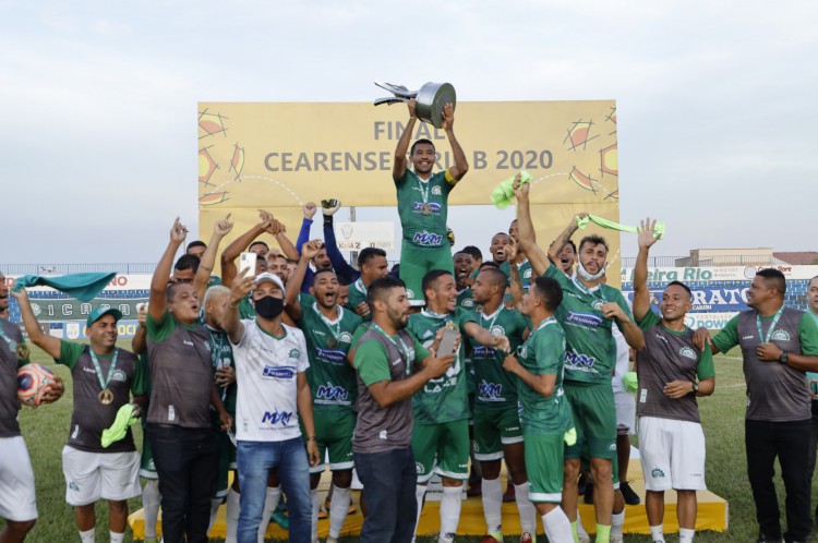 Jogadores do Icasa comemoram título da Série B do Campeonato Cearense
