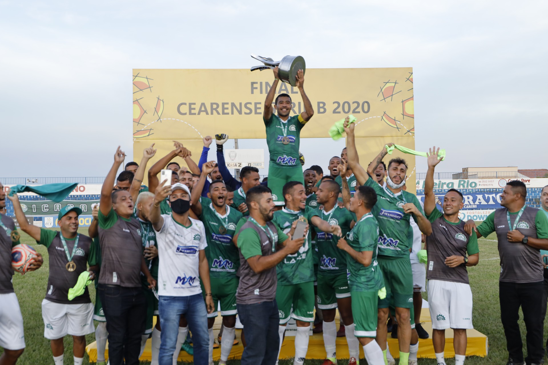 Jogadores do Icasa comemoram título da Série B do Campeonato Cearense(Foto: @segundo_filmagens)