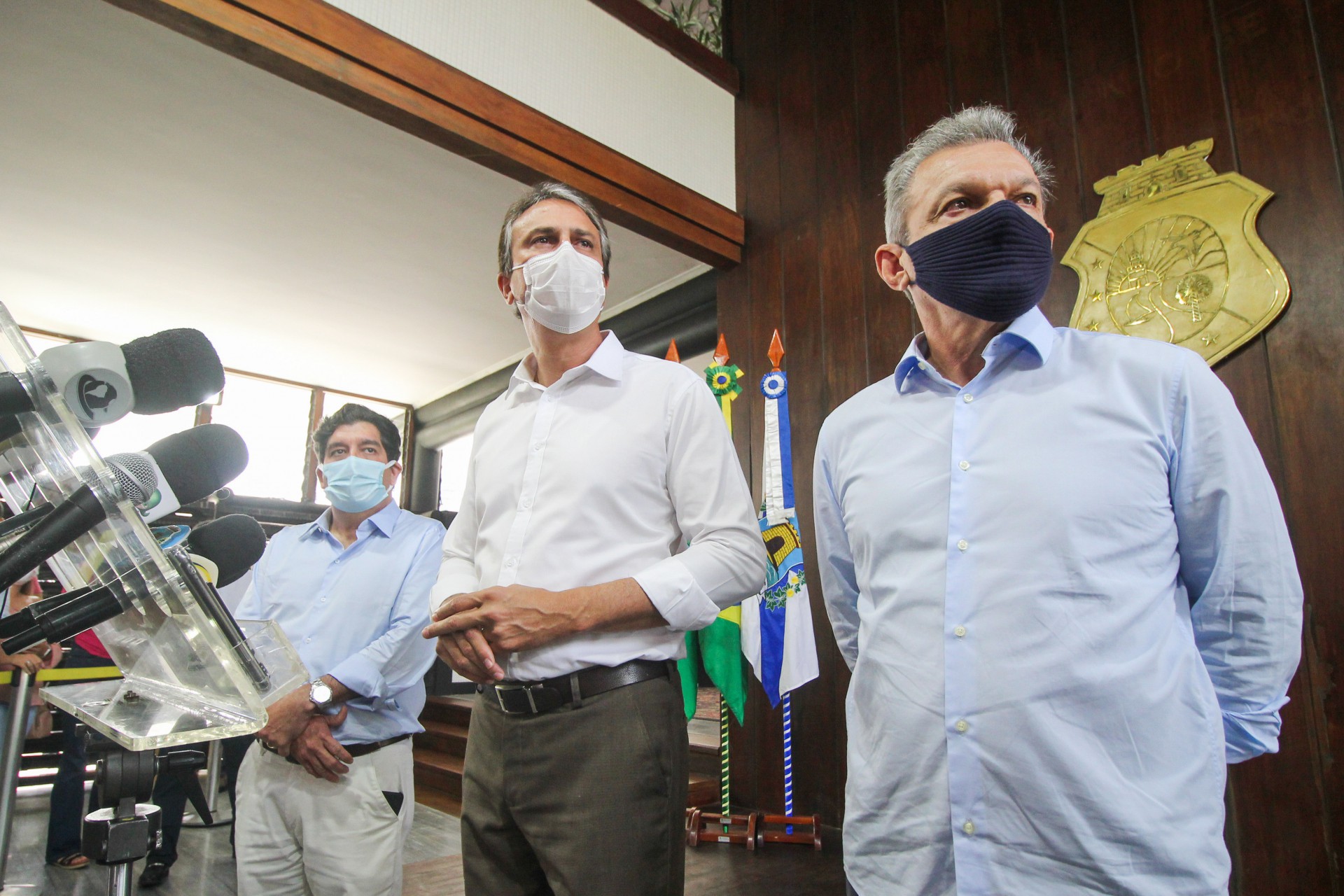 Secretário Dr. Cabeto e o hoje prefeito de Fortaleza José Sarto são figuras constantes ao lado de Camilo na tomada de decisões contra a pandemia(Foto:  Deisa Garcêz/Especial para O Povo)