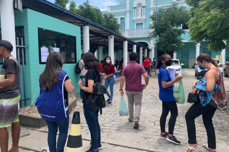 Candidatos também fazem prova na Estácio, no Centro da Cidade