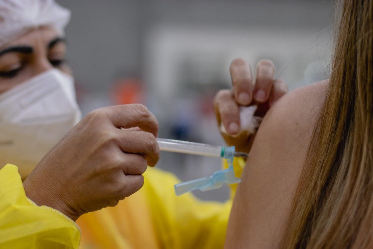 Com Fortaleza, Brasil tem 17 capitais que já vacinam adolescentes contra Covid-19