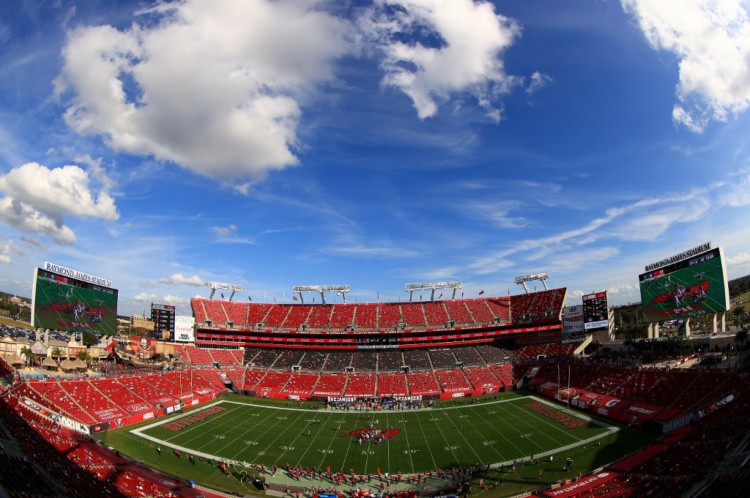 O Tampa Bay Buccaneers será o primeiro time a jogar um Super Bowl em casa, no Raymond James Stadium em Tampa, Flórida