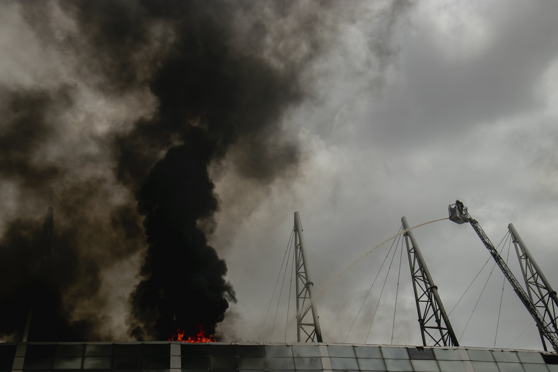 Incêndio de 30 de janeiro no Castelão: danos nem foram reparados e já houve outro (Foto: Aurelio Alves)