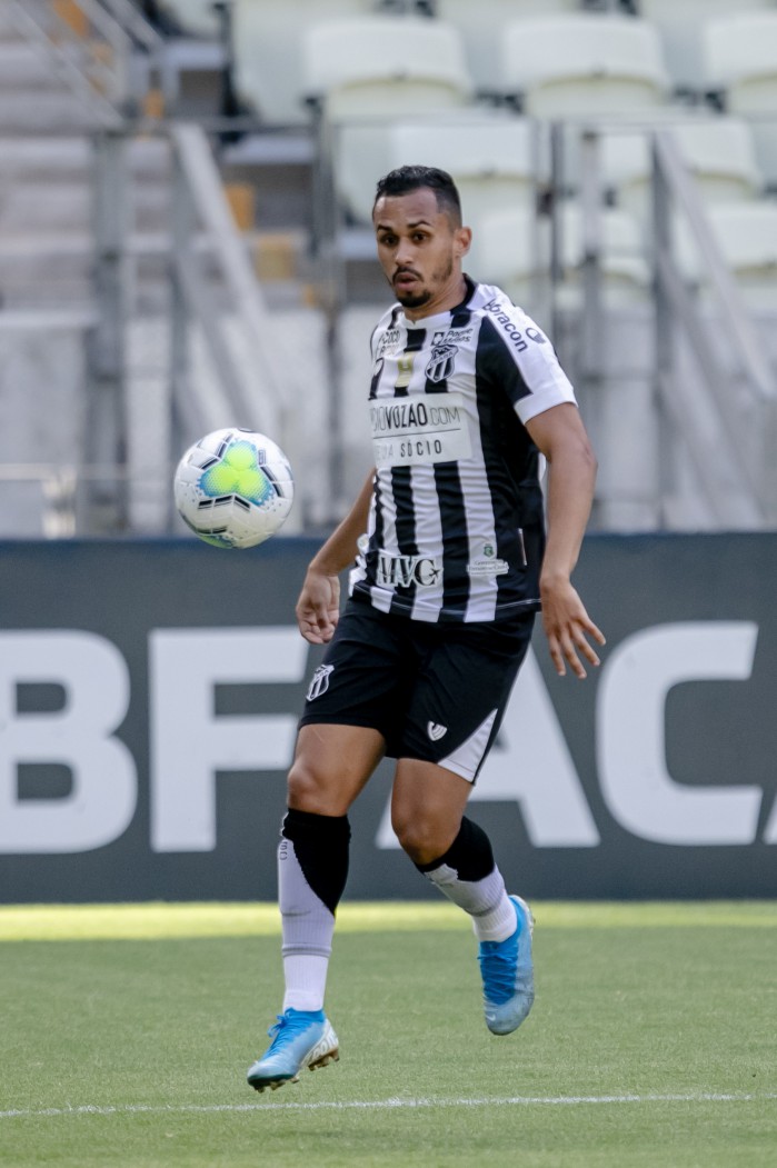 Lima é dúvida do Ceará para partida contra o Coritiba (Foto: Aurelio Alves)