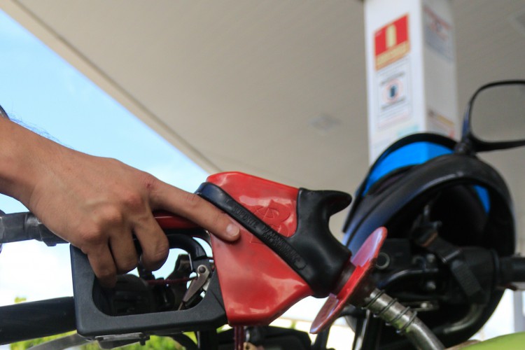 Com os preços defasados atuais, a estatal é obrigada a abastecer todo o mercado com prejuízo, diz especialista