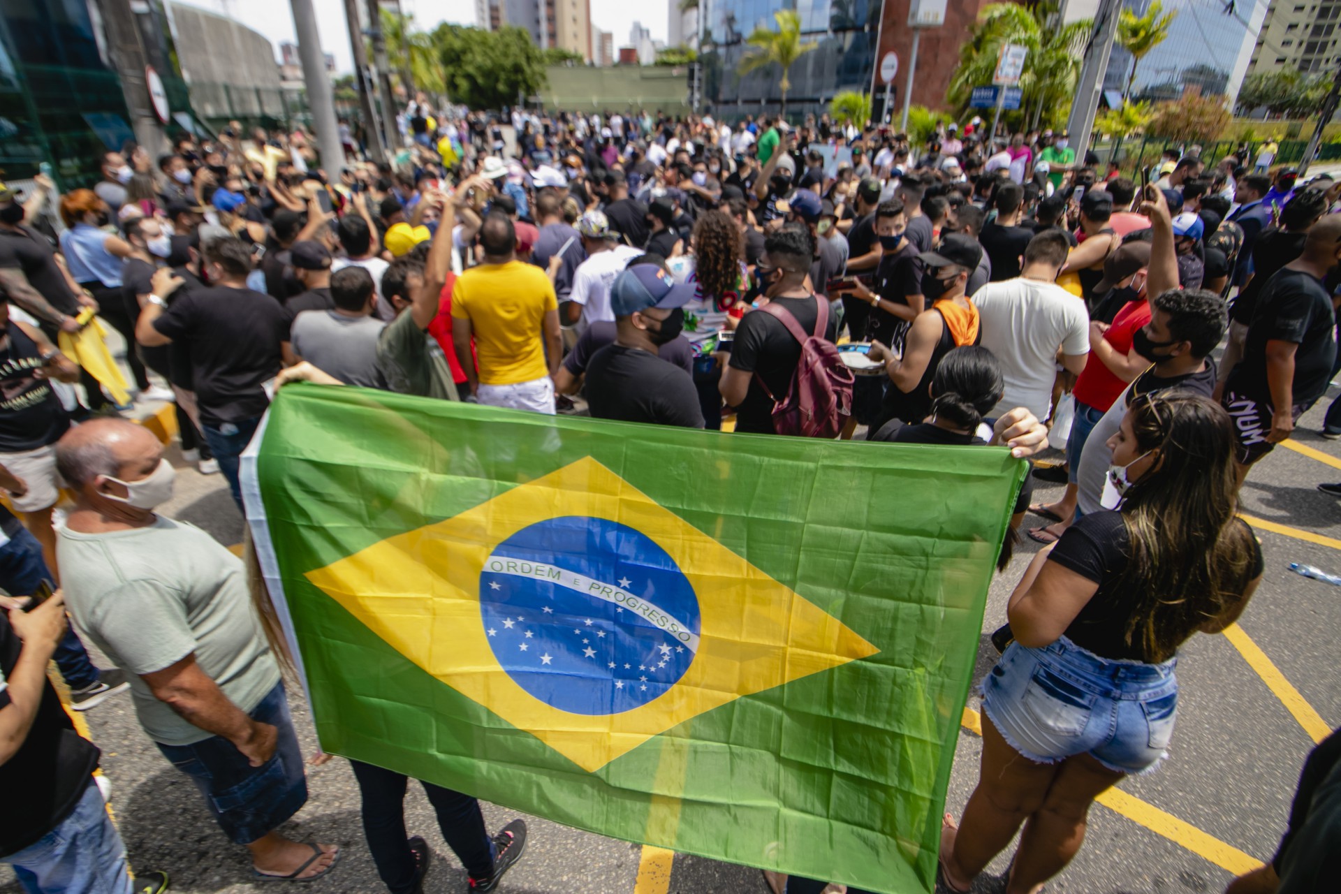 Manifestação de bares e restaurantes em frente à Assembleia Legislativa devido ao novo decreto do Ceará que estabelece o funcionamento até às 20:00 horas