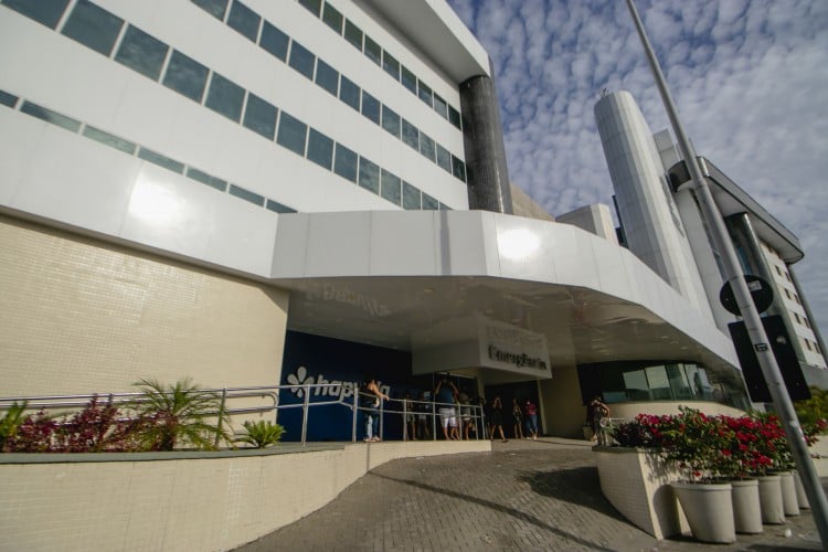 Movimentação na entrada do Hospital Antônio Prudente, na avenida Aguanambi, em 2021