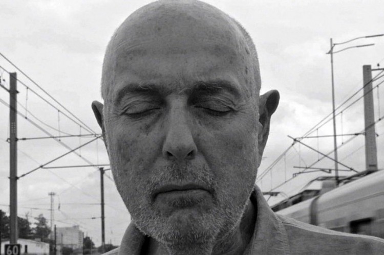 Hector Babenco em cena de "Alguém tem que ouvir o coração e dizer: Parou" 