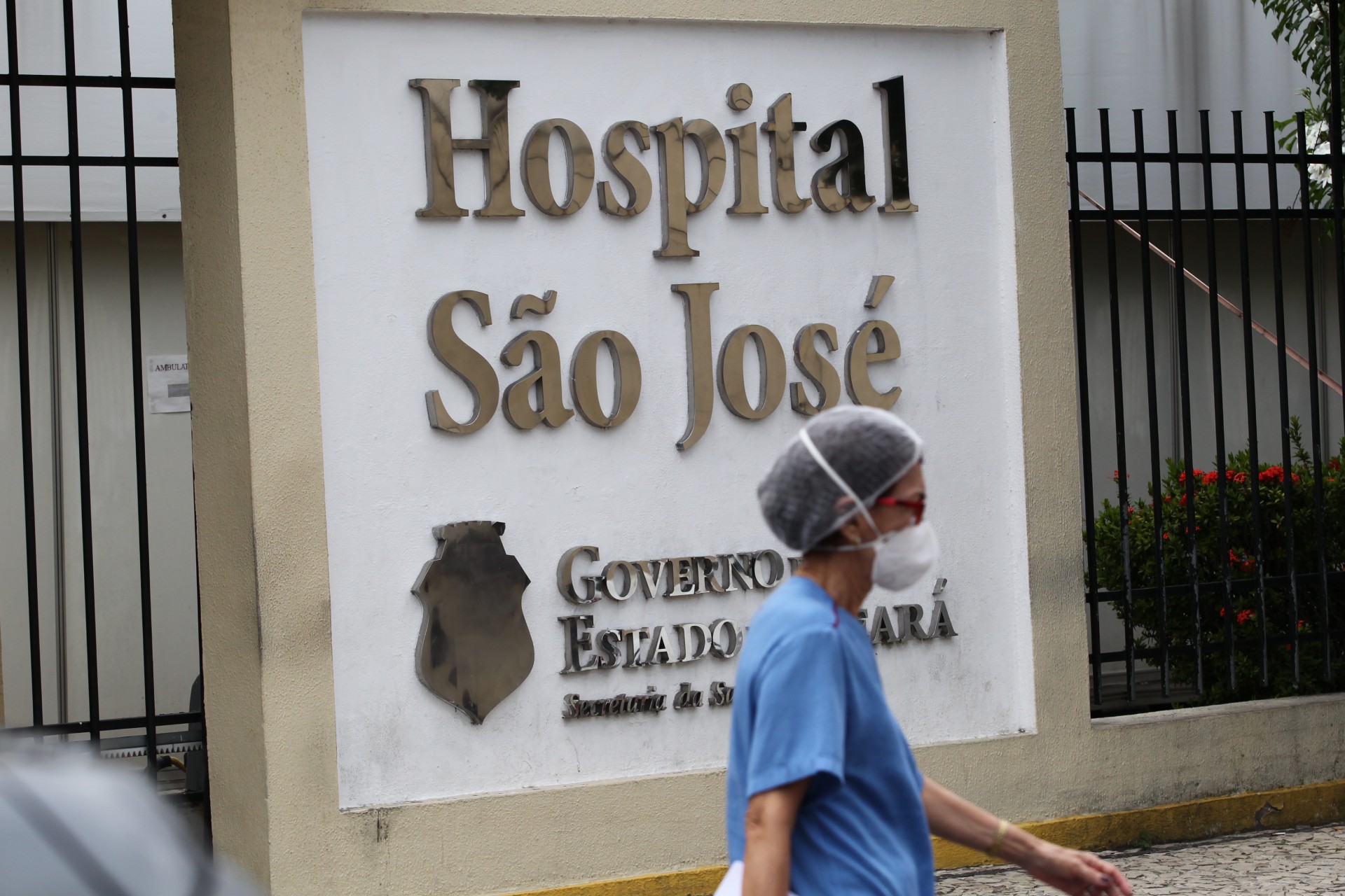 Hospital São José foi um dos que teve ampliação de leitos de UTI em Fortaleza. (Foto: FABIO LIMA)
