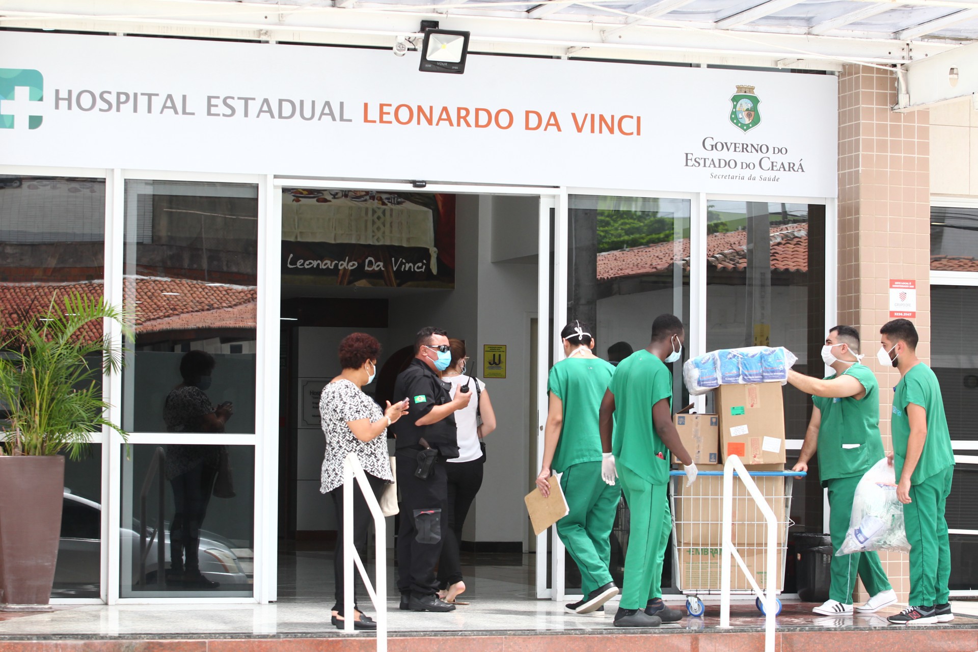 HOSPITAL LEONARDO DA VINCI: coronavírus está levando pessoas mais jovens aos hospitais (Foto: FABIO LIMA)