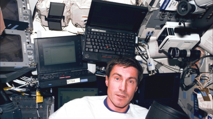 Krikalev na Estação Espacial Internacional, em 1998, início do projeto