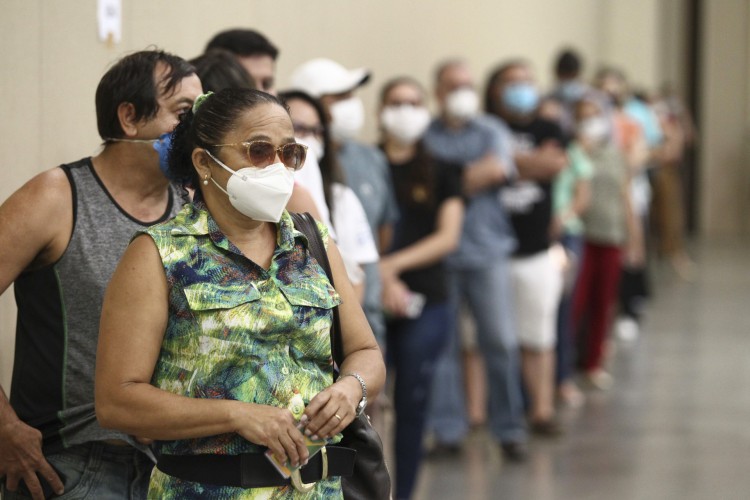 FORTALEZA,CE, BRASIL, 15.02.2021: Vacina&ccedil;&atilde;o de profissionais de sa&uacute;de no Centro de Eventos do Cear&aacute;