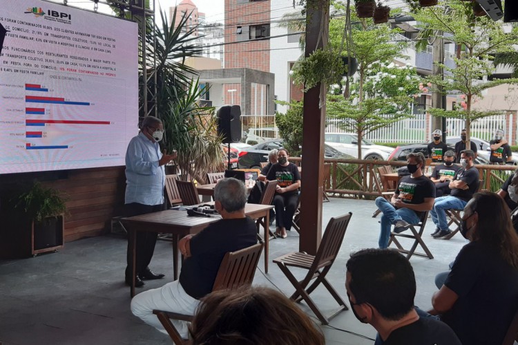 Evento de apresentação de pesquisa da Abrasel sobre contágio por Covid-19 em restaurantes de Fortaleza