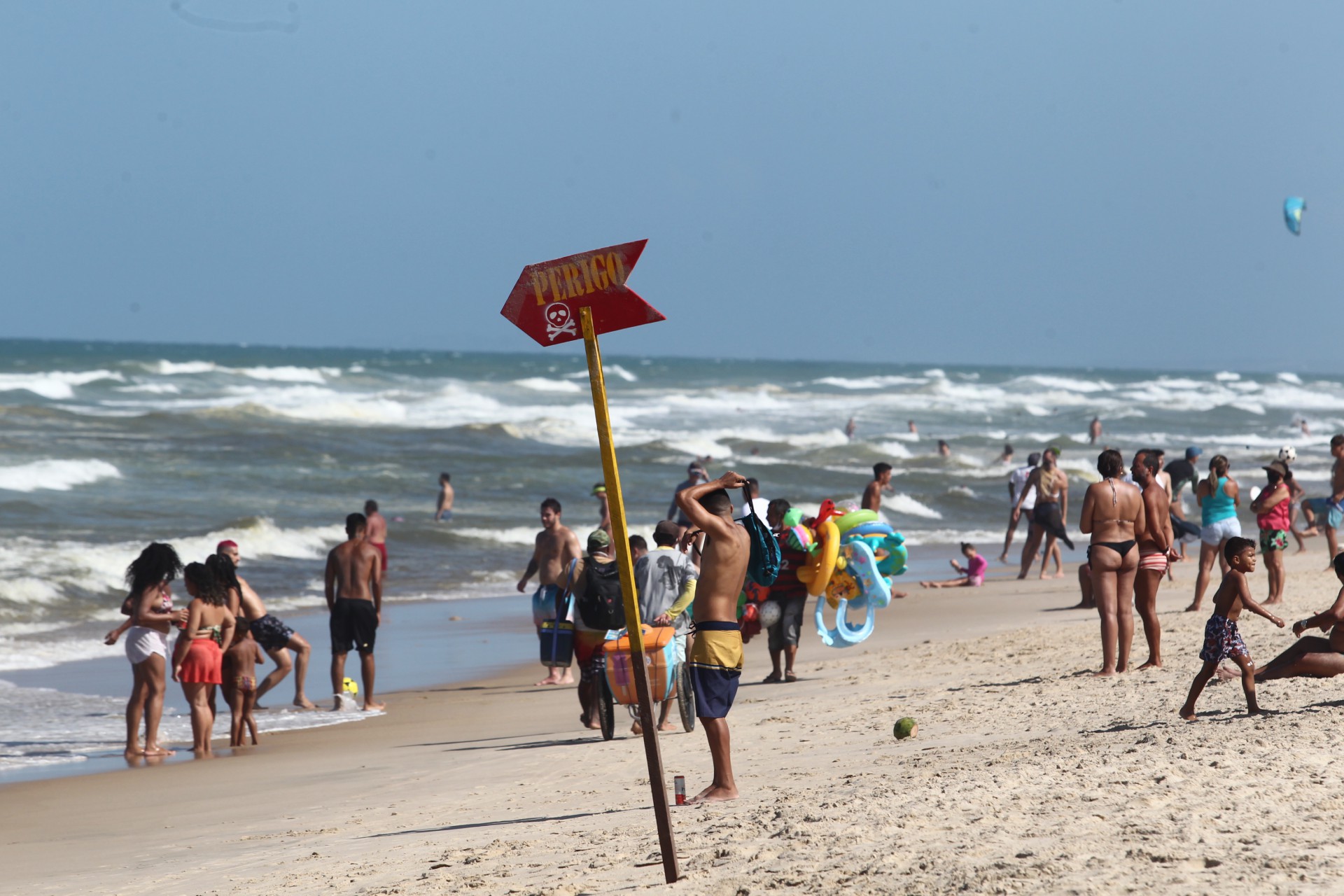 FORTALEZA,CE, BRASIL, 21.02.2021: Praia fica lotada após fechamento de barracas de acordo com decreto estadual.  (Fotos: Fabio Lima/O POVO) (Foto: FABIO LIMA)