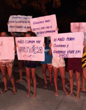 Manifestação aconteceu na noite desta segunda-feira, 22.