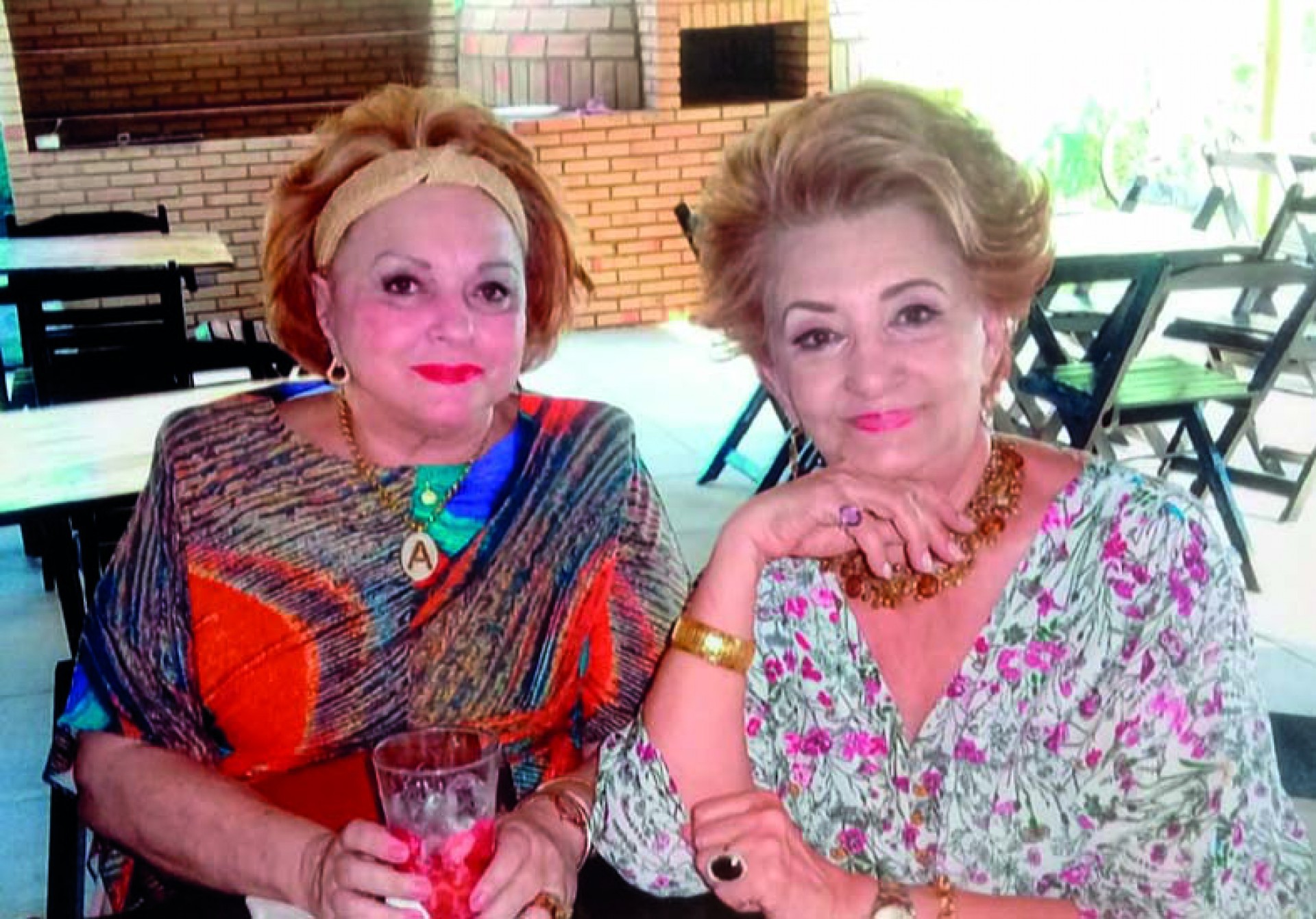 Cerimonialistas no Ibiza, Alessandra Aragão e Tereza Borges, a quem sucedeu na Assembleia. (By Evando)
 (Foto: 250221Lucio)