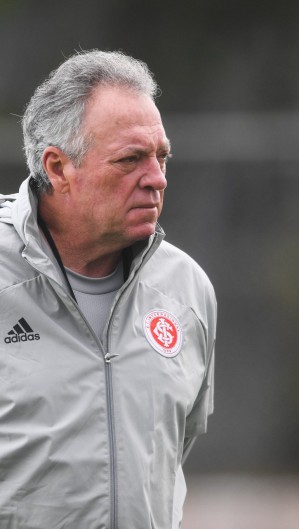 Abel Braga é o técnico com mais jogos da história do Internacional
