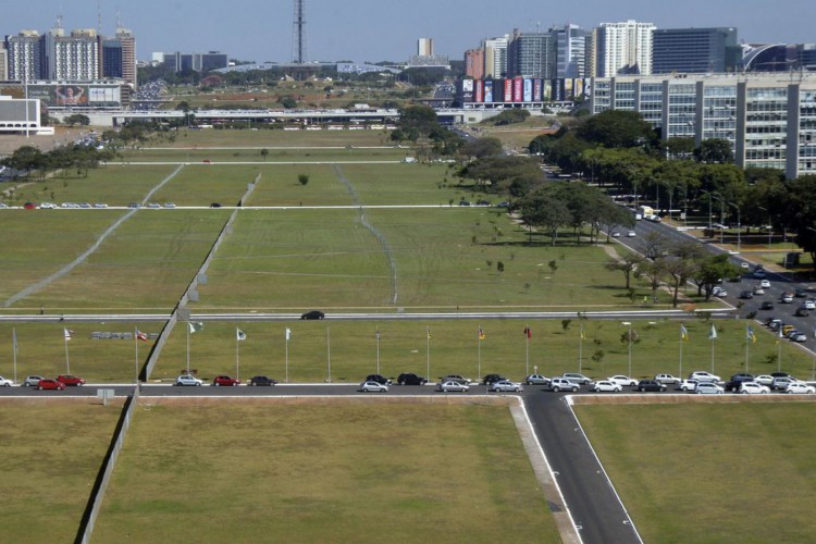 Brasília -  Para evitar confrontos entre manifestantes pró e contra impeachment a Secretaria de Segurança Pública do Distrito Federal definiu divisão de espaço na Esplanada dos Ministérios (José Cruz/Agência Brasil)