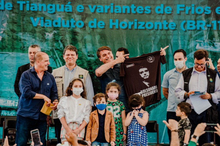 O ministro da Infraestrutura, Tarcísio Gomes de Freitas, compôs comitiva de Bolsonaro em viagem ao Ceará.