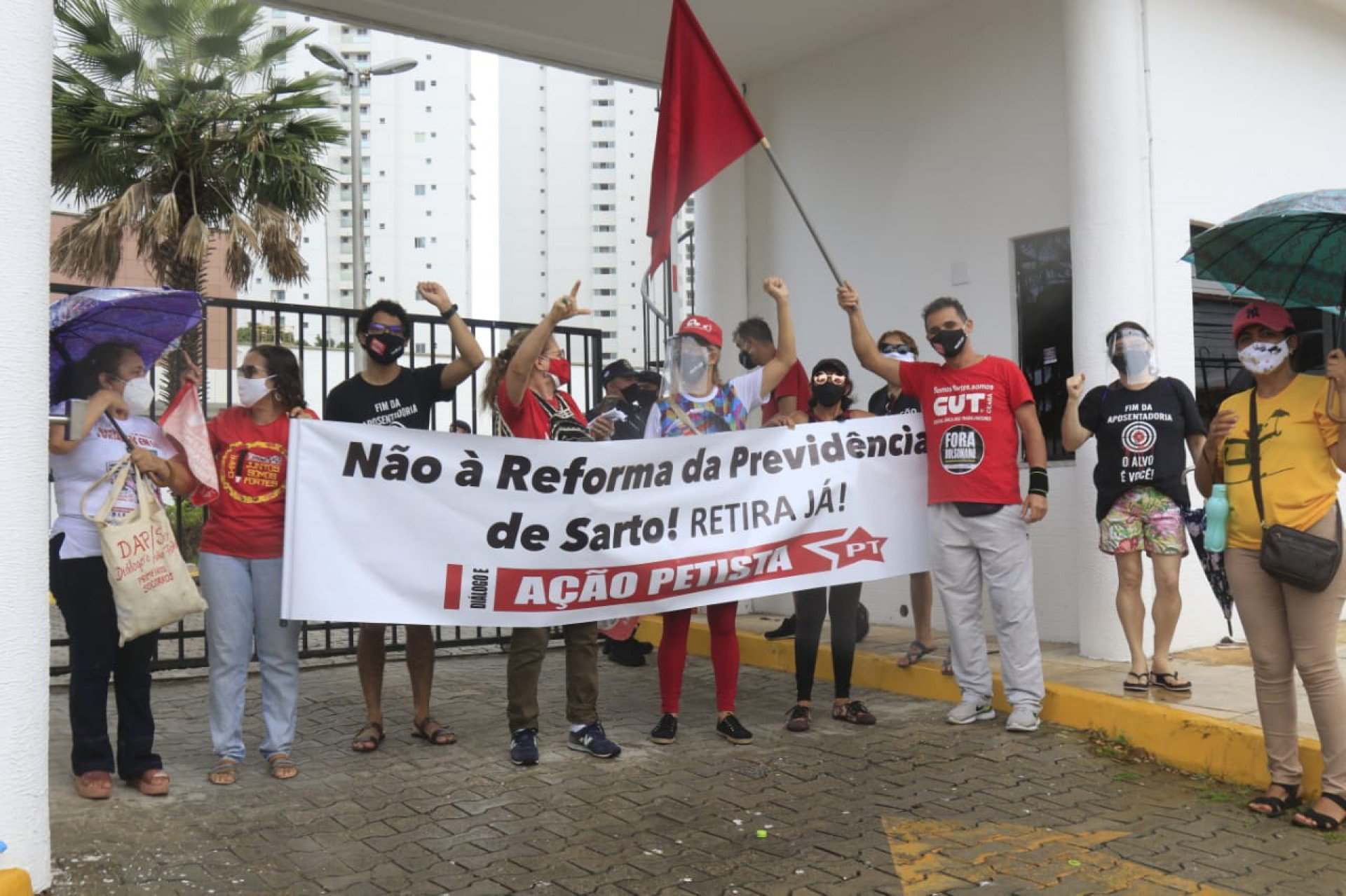 Entidades sindicais protestam contra a reforma da previdência de Fortaleza nesta quarta-feira, 3 de março de 2021(Foto: Barbara Moira / O POVO)