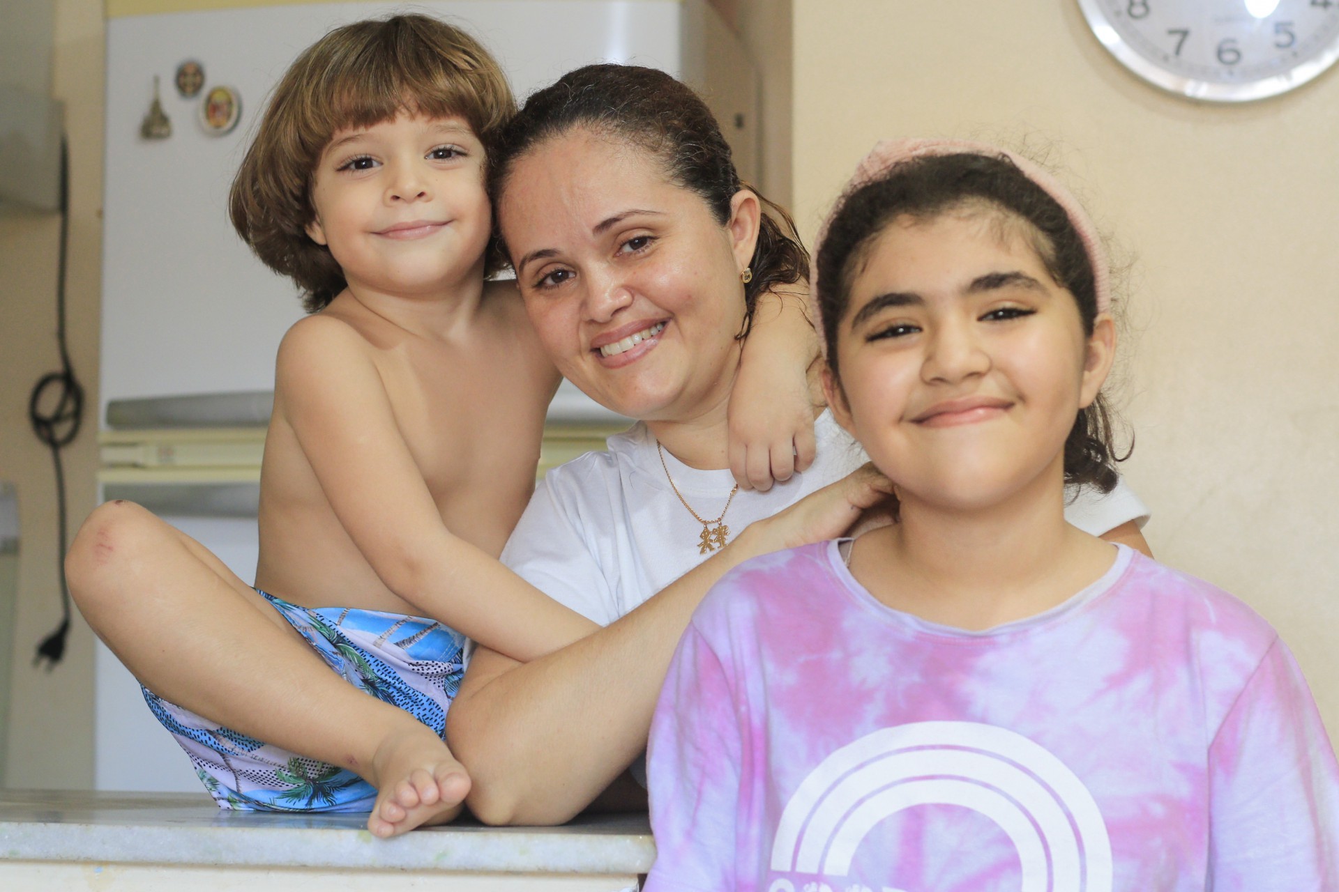 Natalia Pitombeira está desempregada e é mãe de dois filhos: Gabriel e Sofia. Ela dependeu no ano de 2020 da pensão do ex-marido, mas agora ele também esta desempregado (Foto: Barbara Moira)