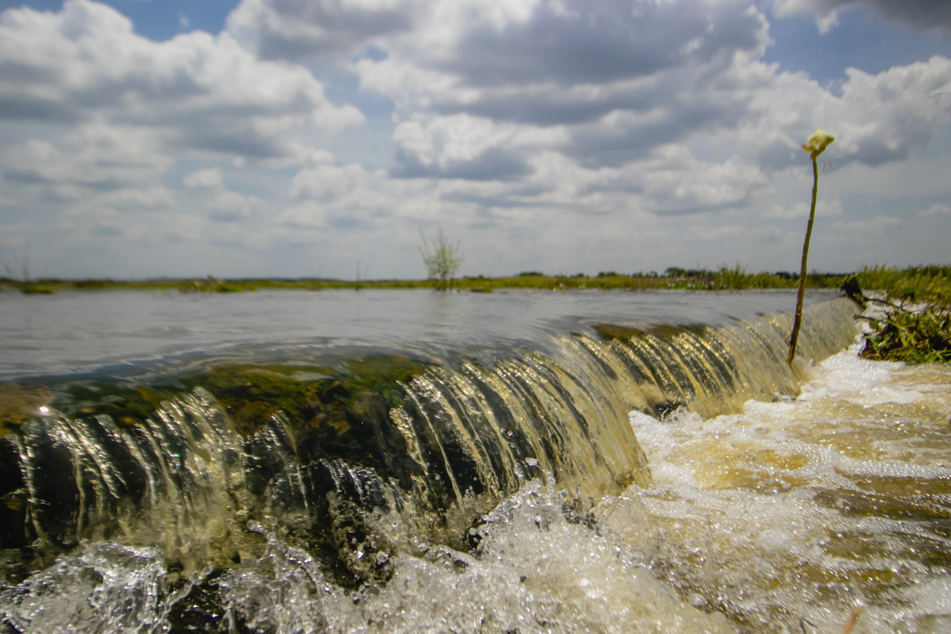 Passagem molhada na antiga Jaguaribara (Passagem do Pinguelo), onde passam as aguas do rio Jaguaribe, que traz as águas do rio São Francisco (Foto: Aurelio Alves)