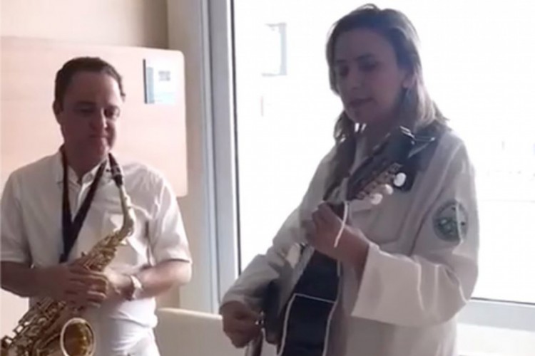 Ludhmila Hajjar toca 