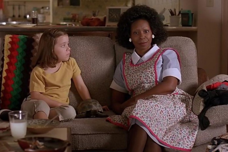 Manny contrata Corina para ser babá de sua filha, após ficar viúvo.