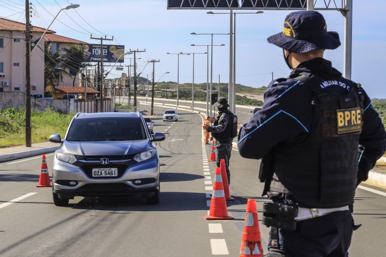 Balanço da operação do feriado também informa que, ao todo, 10.341 veículos, entre carros, motocicletas e ciclomotores, foram submetidos à abordagem policial