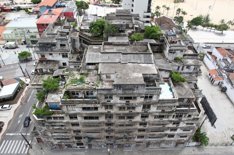 FORTALEZA,CE, BRASIL, 22.03.2021: Edifício São Pedro foi alvo de saques e depredação durante seu período de abandono