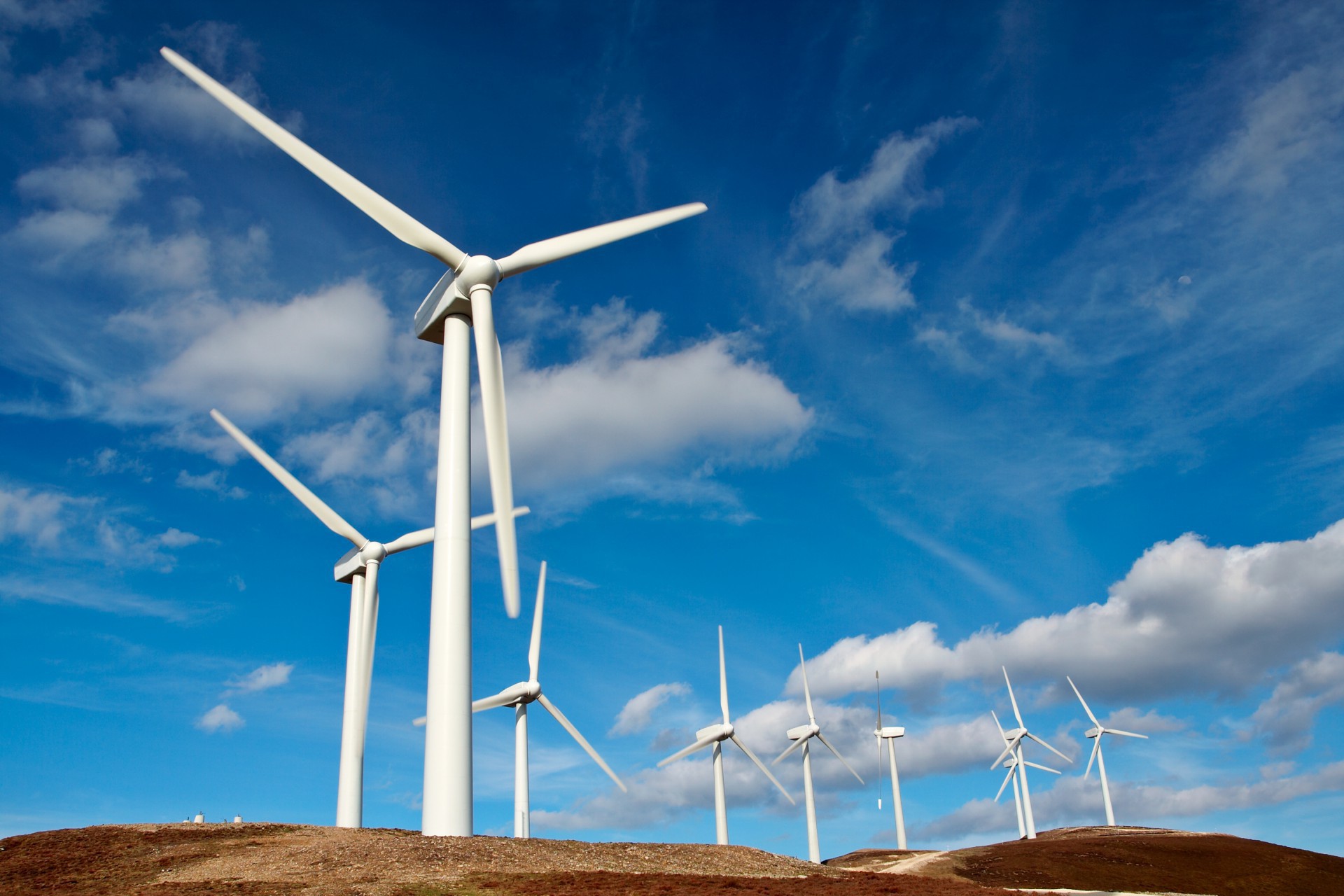 Até 2025, os projetos eólicos em execução no mundo devem adicionar mais 470 GW ao setor elétrico (Foto: Getty Images/iStockphoto)