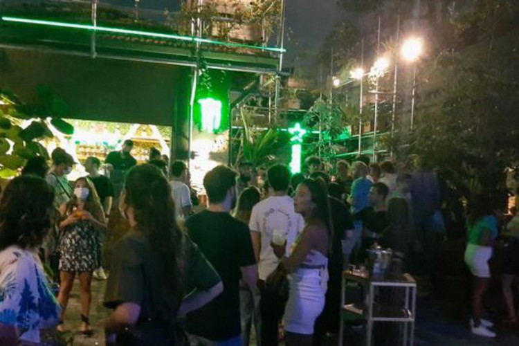 Baladas pandêmicas: jovens continuam indo a festas, apesar da pandemia