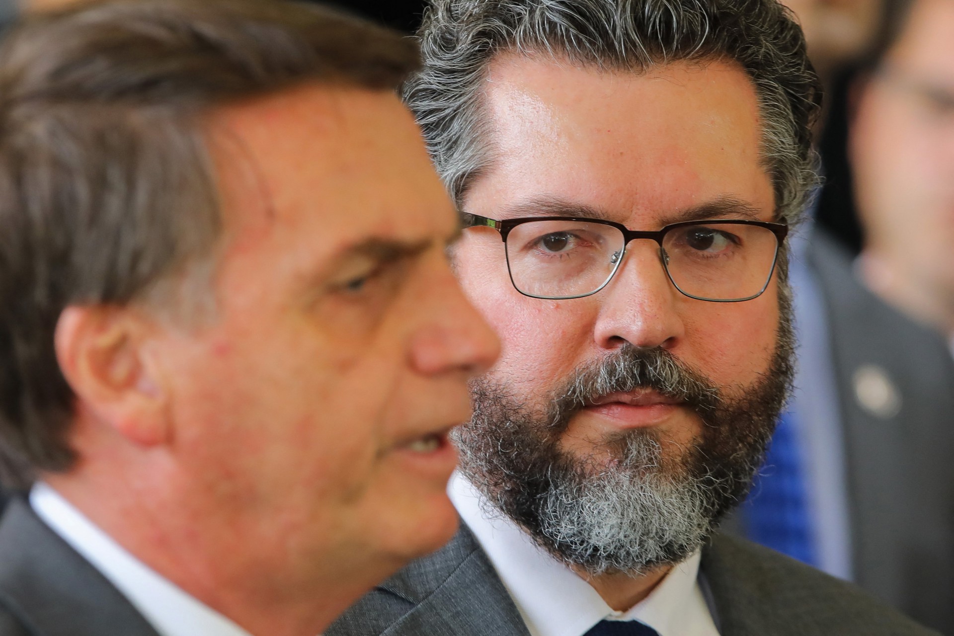 Jair Bolsonaro e Ernesto Araújo (Foto: Sergio LIMA / AFP)