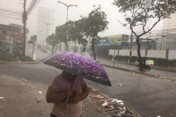 Condi&ccedil;&otilde;es favor&aacute;veis para o registro de chuvas prosseguem at&eacute; quarta-feira, 05, em todo o Cear&aacute;